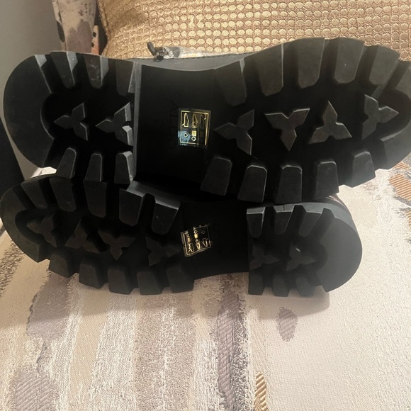 Aldo lug boot - Picture 10 of 10